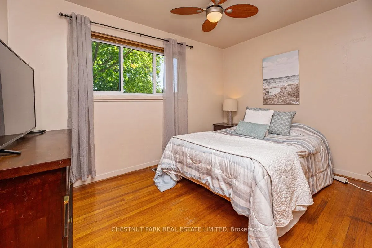 Photo 11 of 14 Vanderbrent Crescent, Etobicoke, Willowridge-Martingrove-Richview — HOMEH