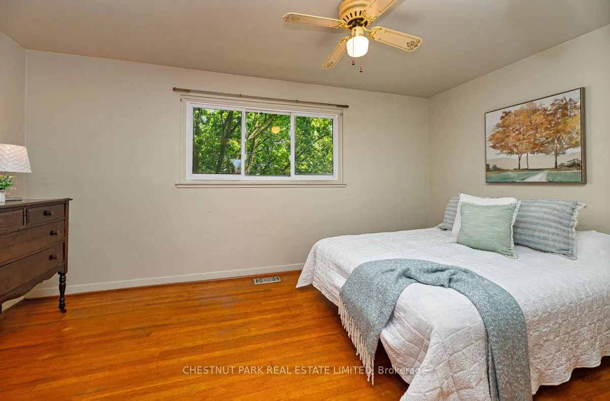 Photo 13 of 14 Vanderbrent Crescent, Etobicoke, Willowridge-Martingrove-Richview — HOMEH