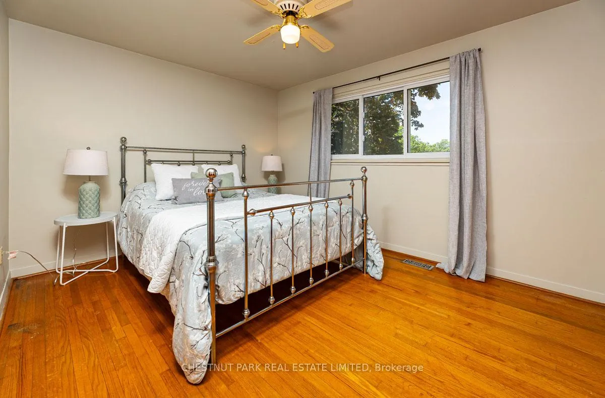 Photo 15 of 14 Vanderbrent Crescent, Etobicoke, Willowridge-Martingrove-Richview — HOMEH