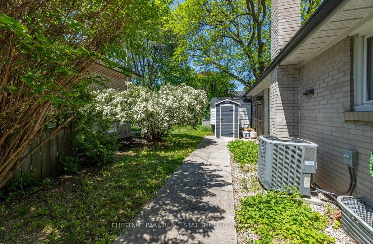 Photo 21 of 14 Vanderbrent Crescent, Etobicoke, Willowridge-Martingrove-Richview — HOMEH