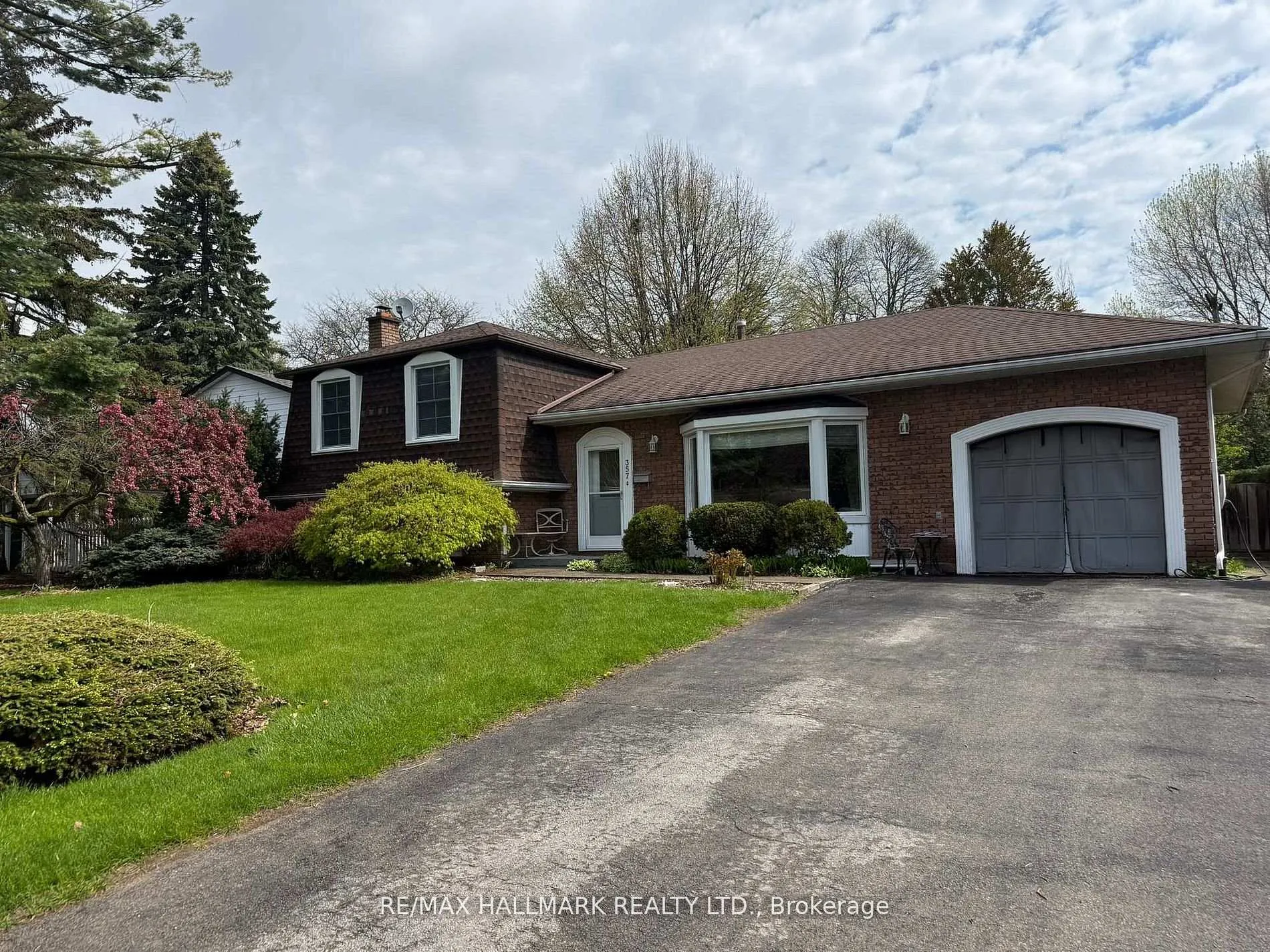 Photo 2 of 357 Monica Crescent, Burlington, Roseland — HOMEH