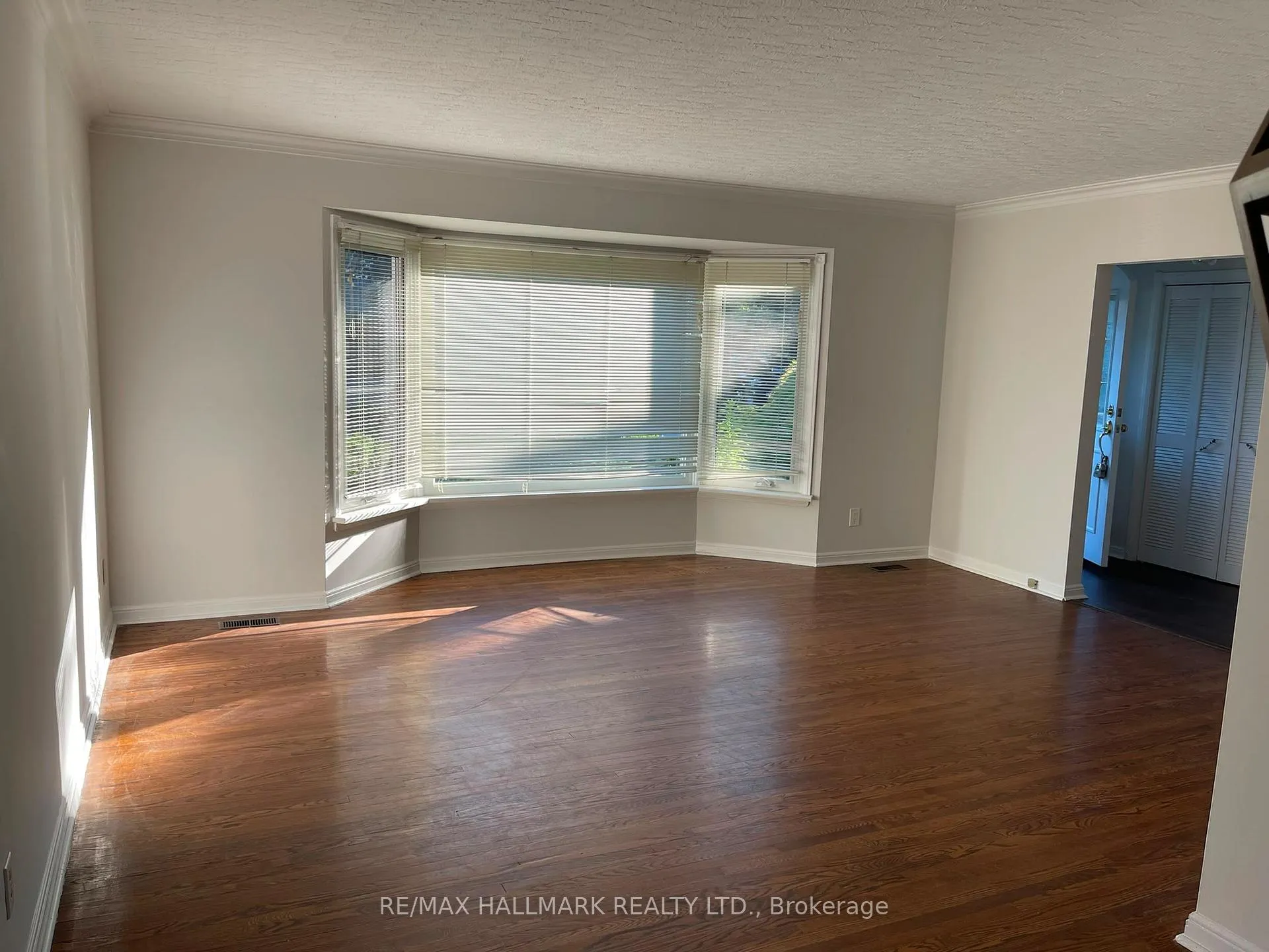 Photo 3 of 357 Monica Crescent, Burlington, Roseland — HOMEH