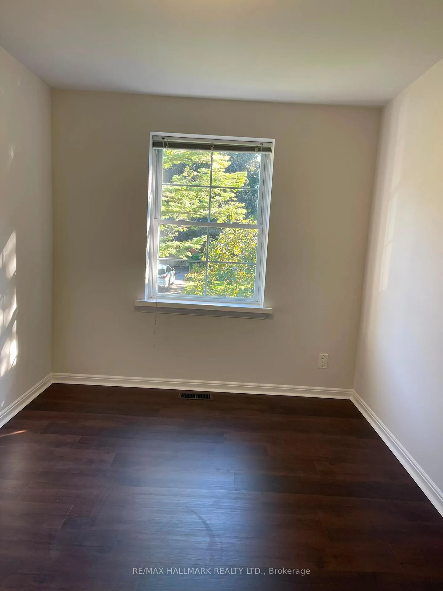 Photo 10 of 357 Monica Crescent, Burlington, Roseland — HOMEH