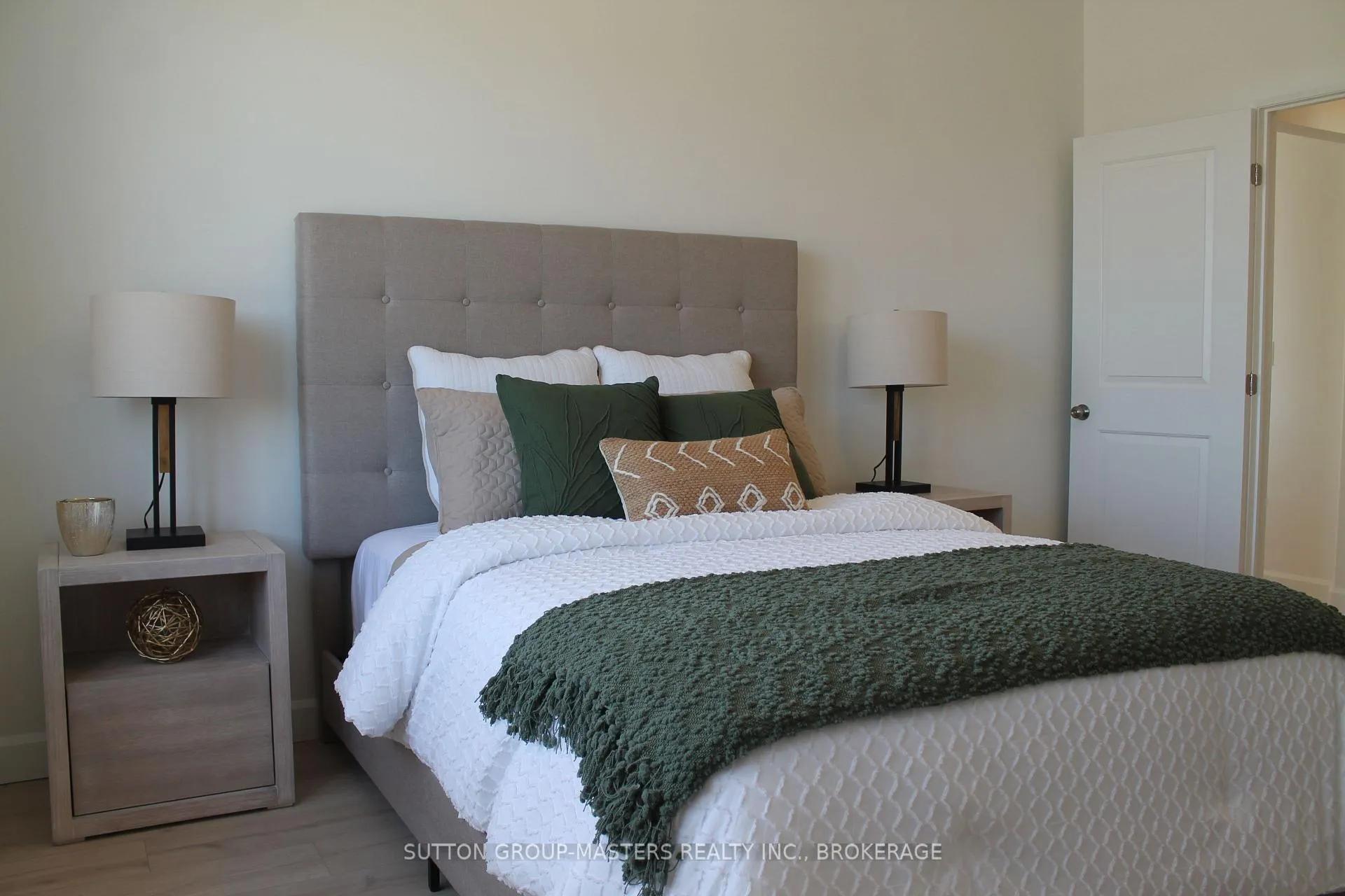 Photo 18 of 251 Pratt Drive, Loyalist, Amherstview — HOMEH