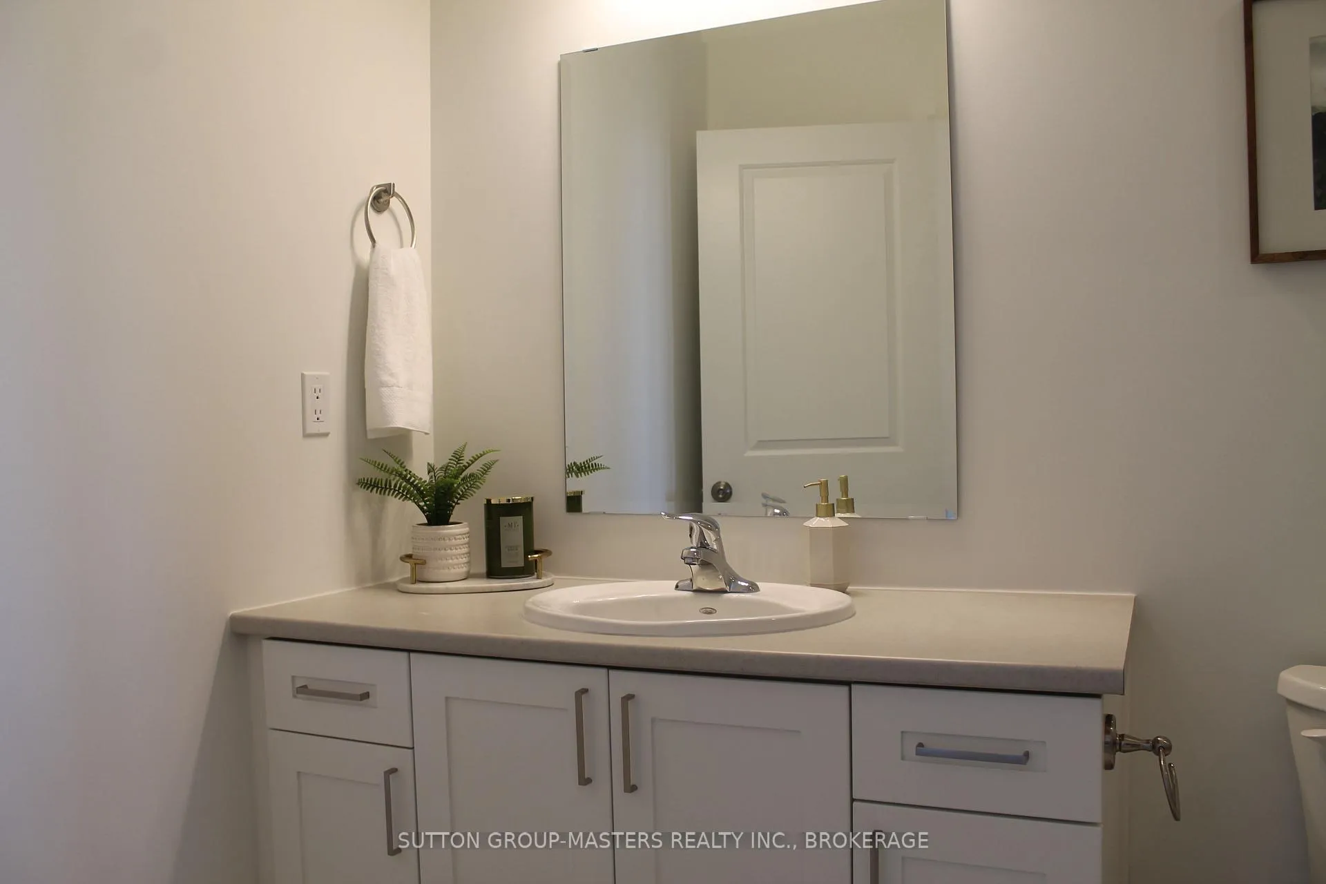 Photo 20 of 251 Pratt Drive, Loyalist, Amherstview — HOMEH