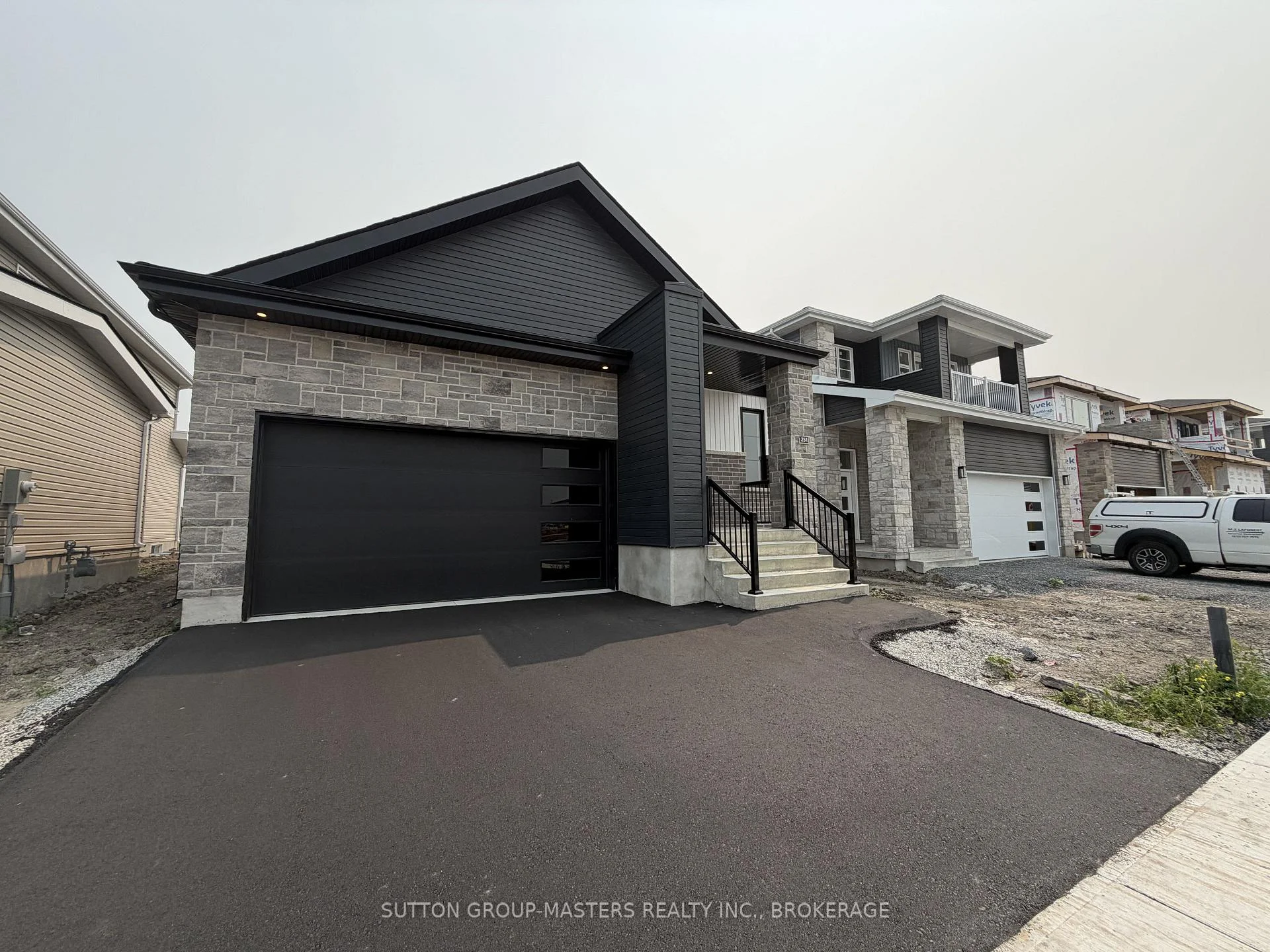 Photo 3 of 251 Pratt Drive, Loyalist, Amherstview — HOMEH