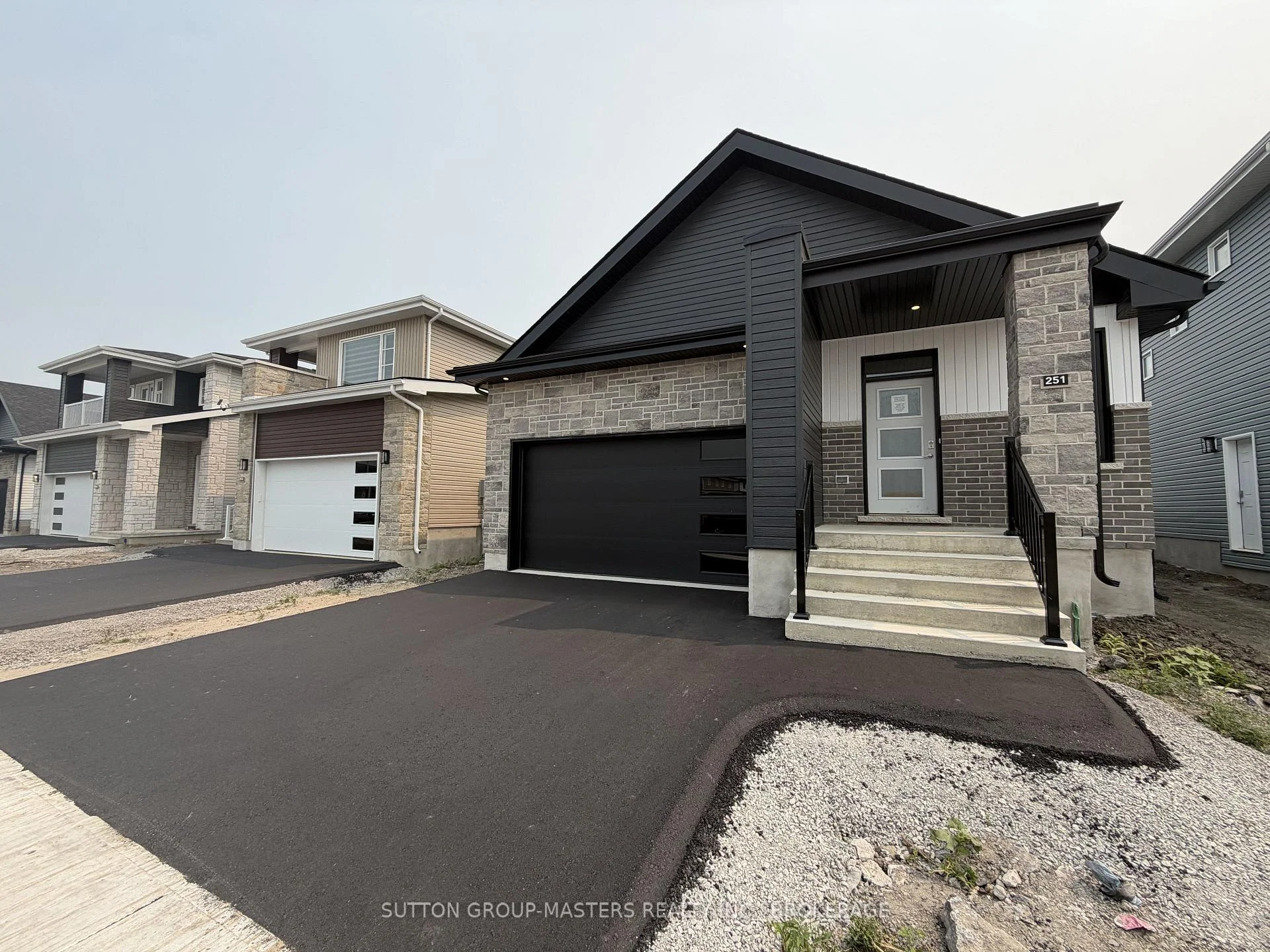 Photo 4 of 251 Pratt Drive, Loyalist, Amherstview — HOMEH