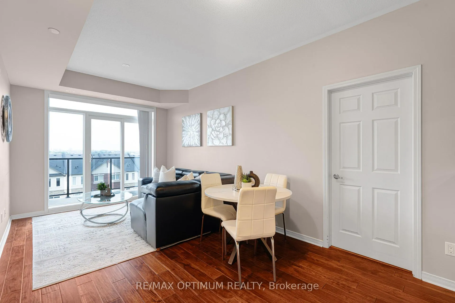 Photo 5 of Unit 402, 50 Sky Harbour Drive, Brampton, Bram West — HOMEH