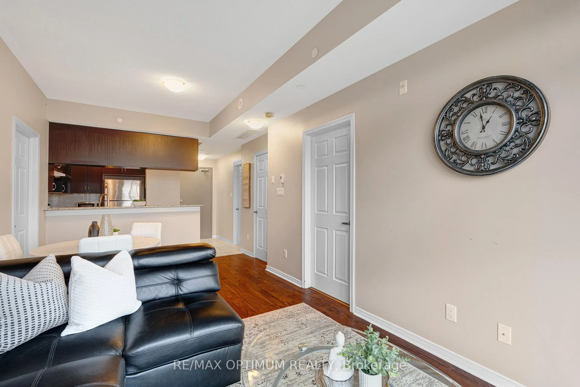 Photo 7 of Unit 402, 50 Sky Harbour Drive, Brampton, Bram West — HOMEH