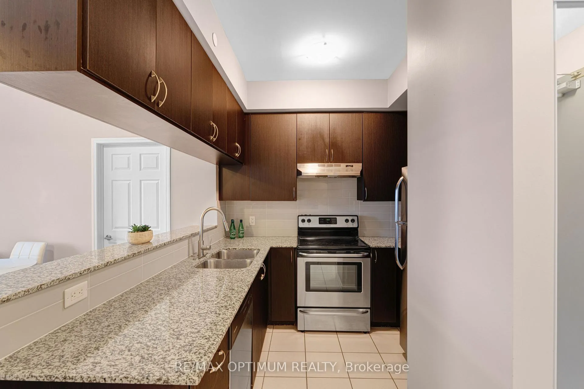 Photo 12 of Unit 402, 50 Sky Harbour Drive, Brampton, Bram West — HOMEH