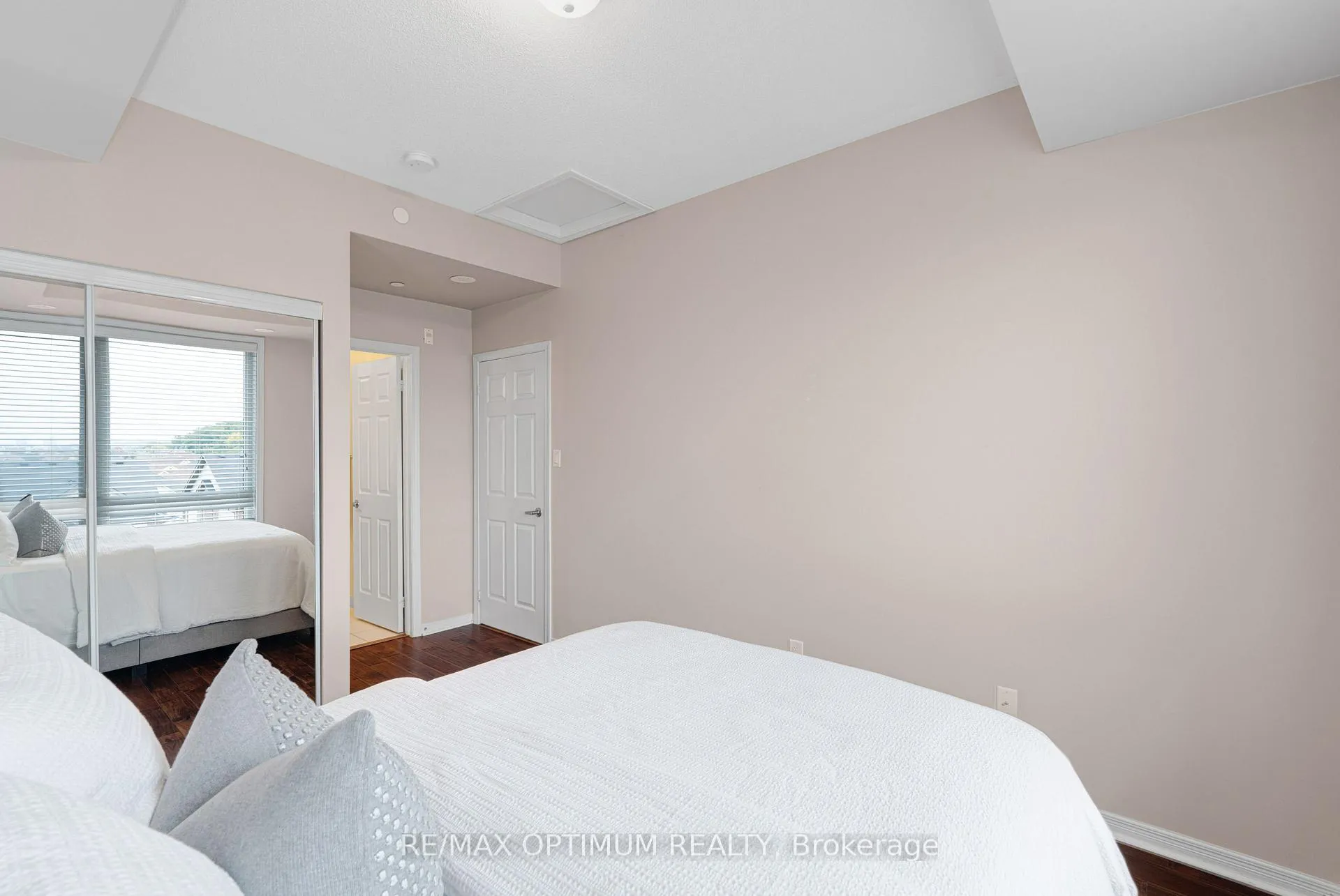 Photo 16 of Unit 402, 50 Sky Harbour Drive, Brampton, Bram West — HOMEH