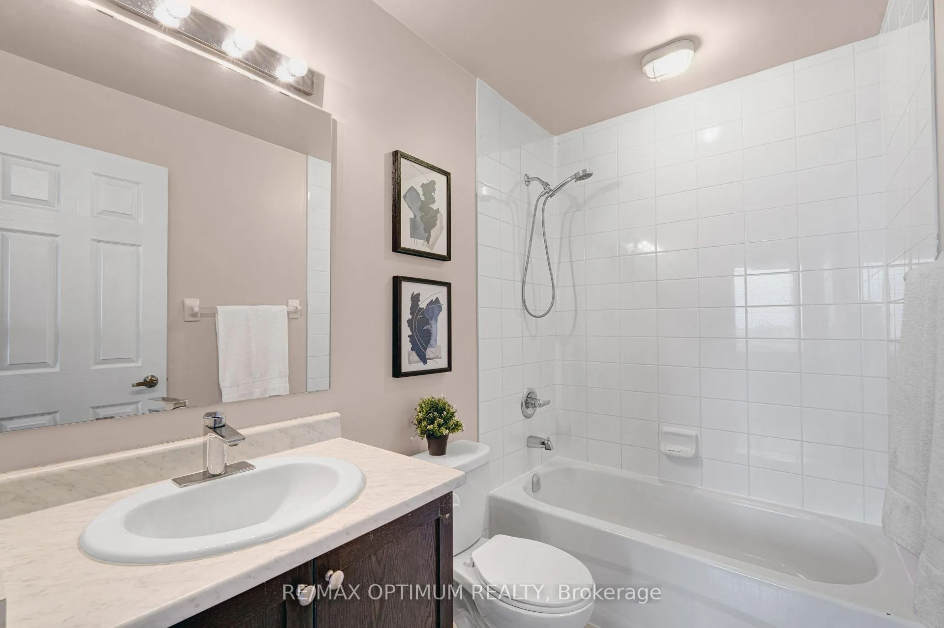 Photo 17 of Unit 402, 50 Sky Harbour Drive, Brampton, Bram West — HOMEH