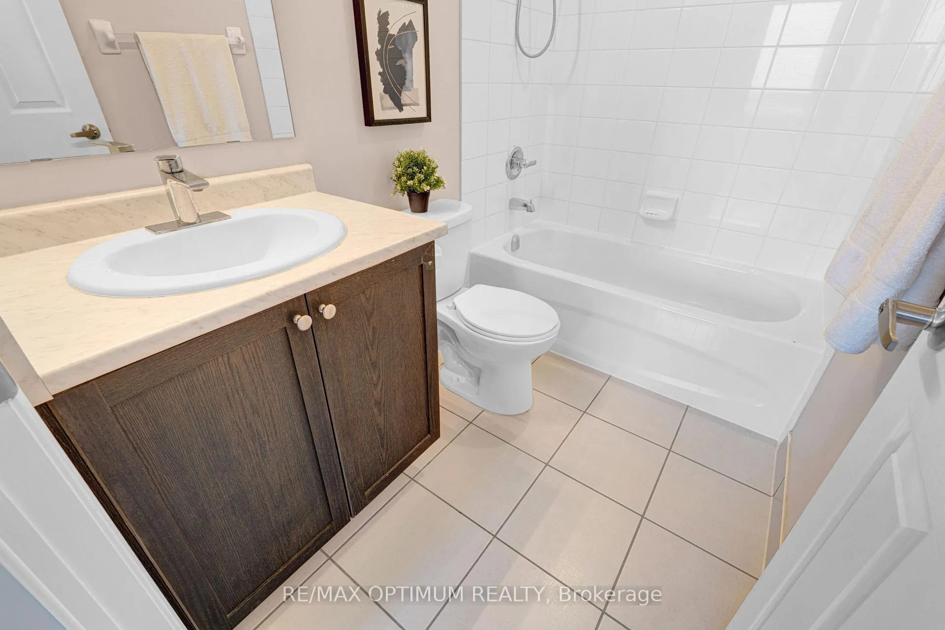 Photo 18 of Unit 402, 50 Sky Harbour Drive, Brampton, Bram West — HOMEH