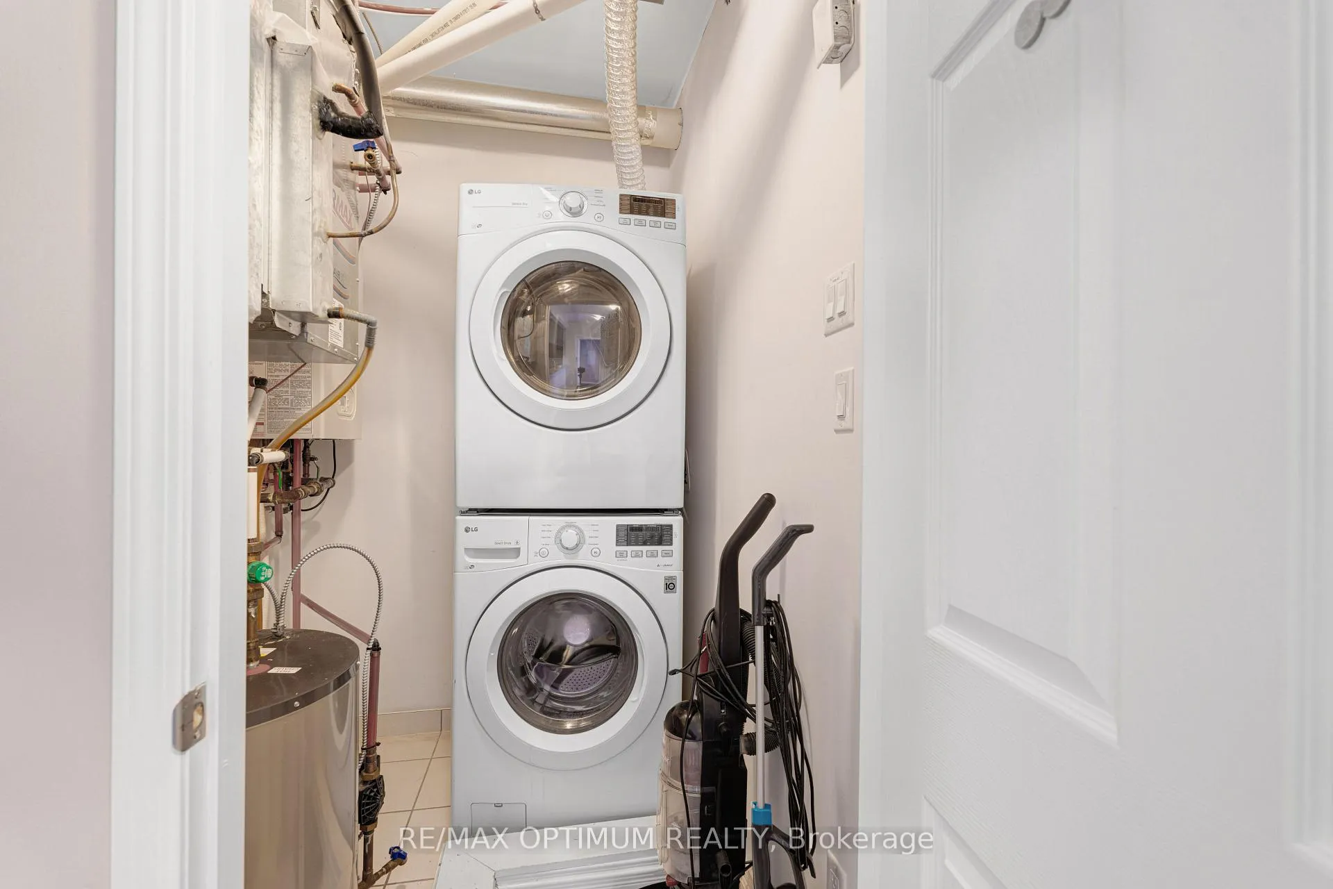 Photo 21 of Unit 402, 50 Sky Harbour Drive, Brampton, Bram West — HOMEH