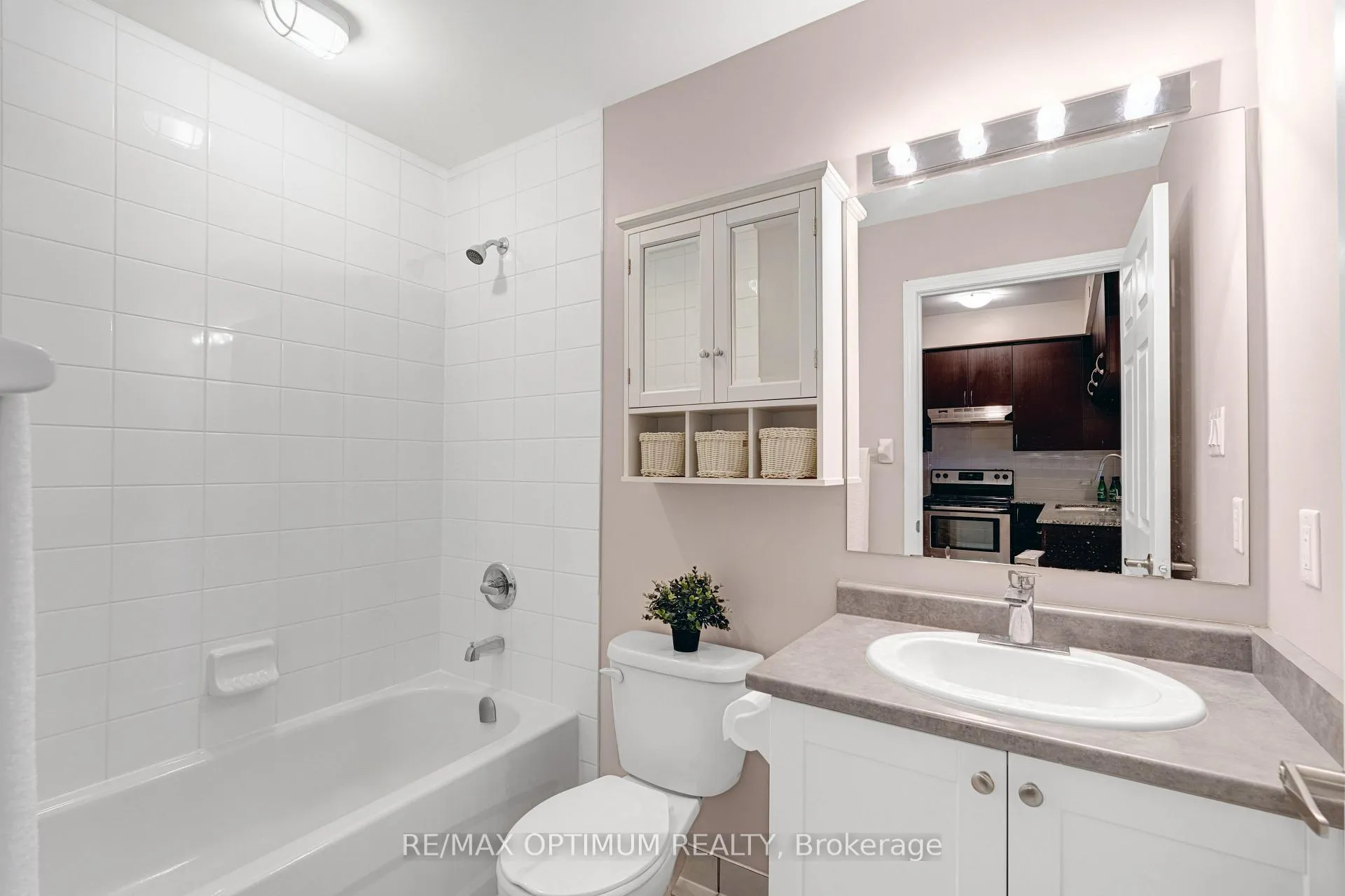 Photo 22 of Unit 402, 50 Sky Harbour Drive, Brampton, Bram West — HOMEH