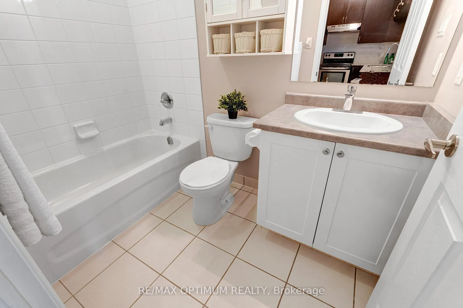 Photo 23 of Unit 402, 50 Sky Harbour Drive, Brampton, Bram West — HOMEH