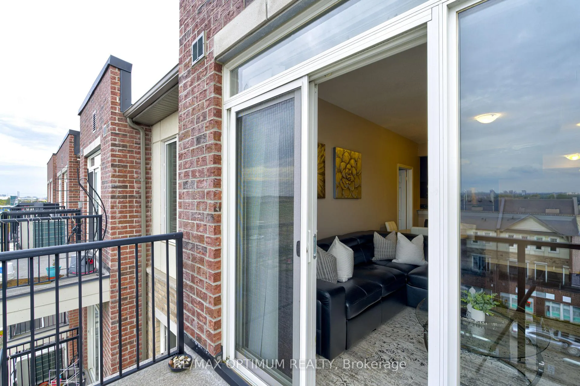 Photo 24 of Unit 402, 50 Sky Harbour Drive, Brampton, Bram West — HOMEH