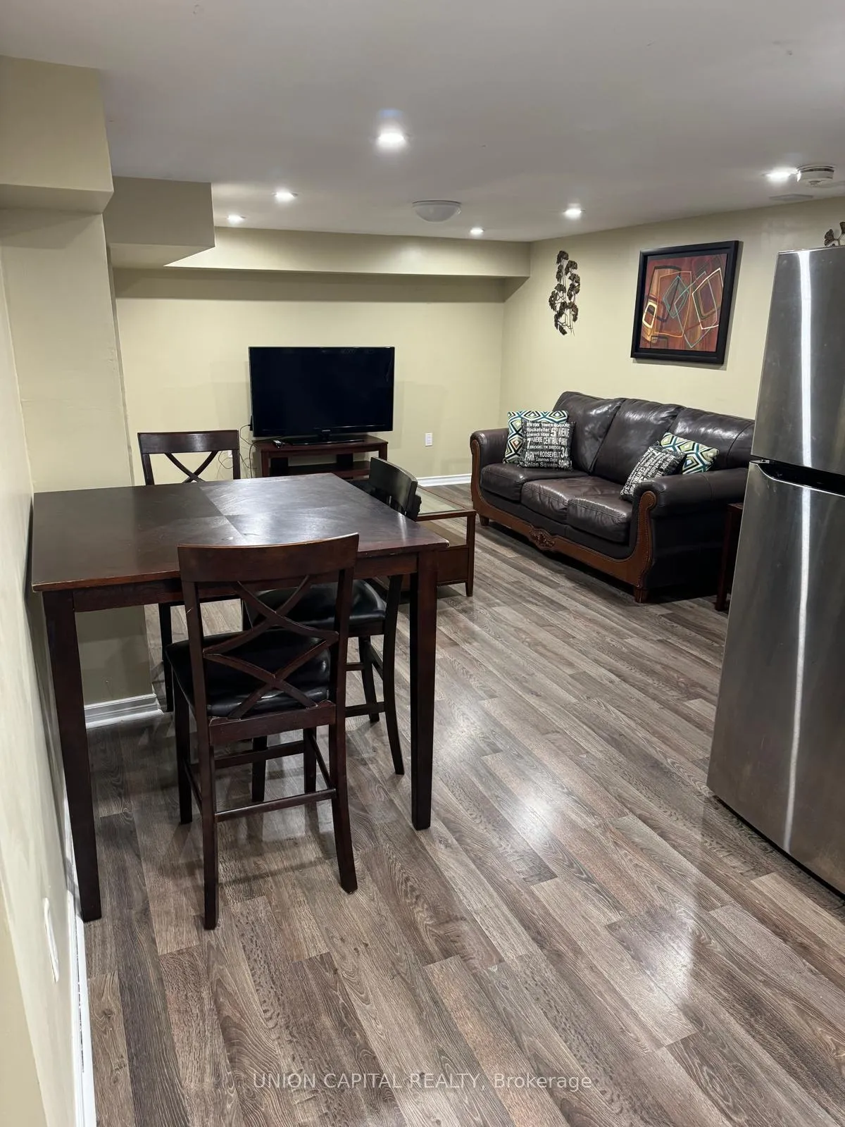 Photo 4 of 427 Rossland Road W, Oshawa, McLaughlin — HOMEH