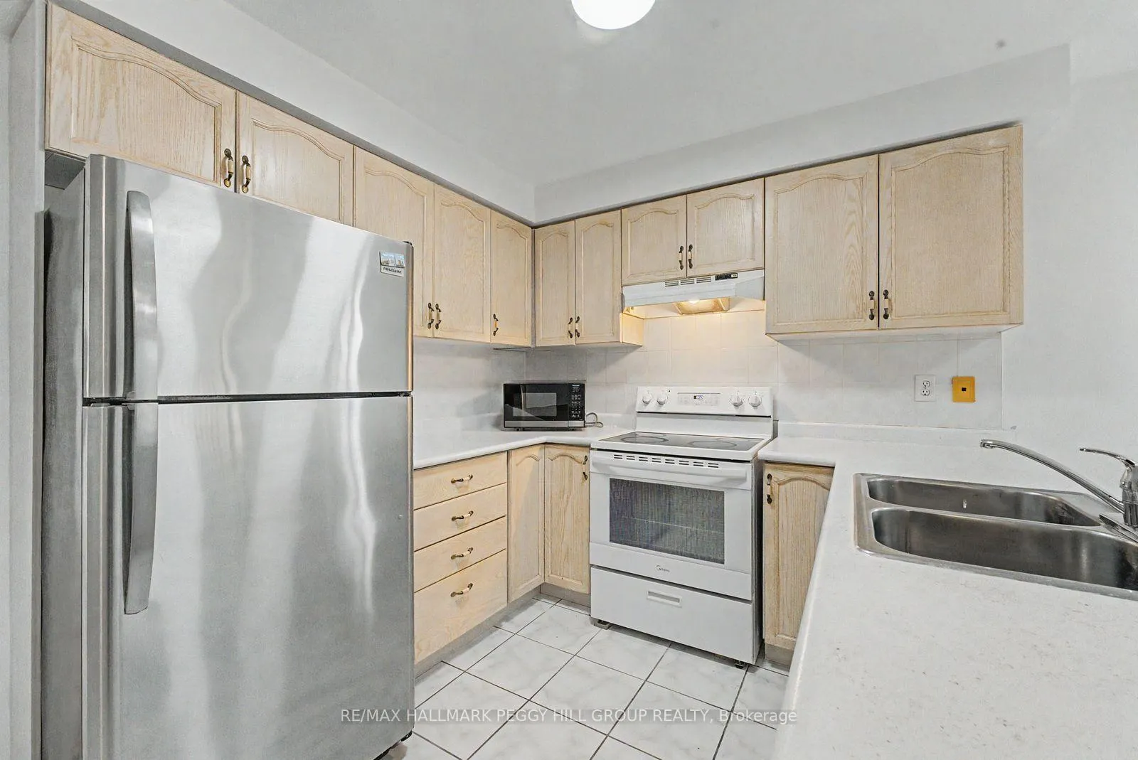 Photo 4 of Unit Upper, 332 Harvie Road, Barrie, Holly — HOMEH