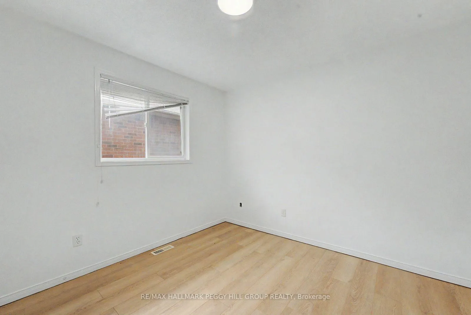 Photo 7 of Unit Upper, 332 Harvie Road, Barrie, Holly — HOMEH