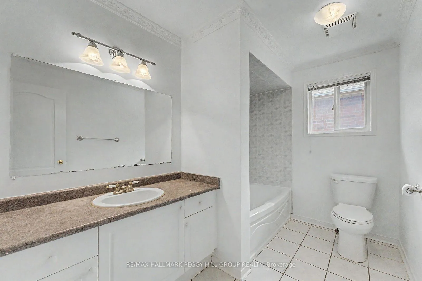 Photo 10 of Unit Upper, 332 Harvie Road, Barrie, Holly — HOMEH