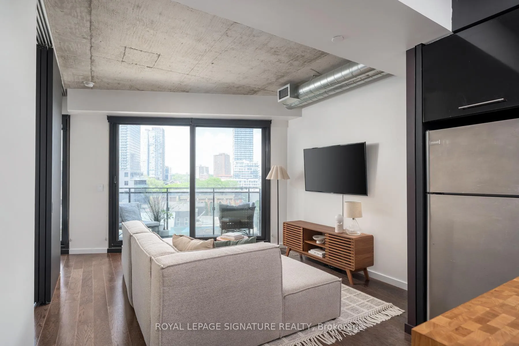Photo 5 of Unit 601, 51 Trolley Crescent, Toronto, Moss Park — HOMEH