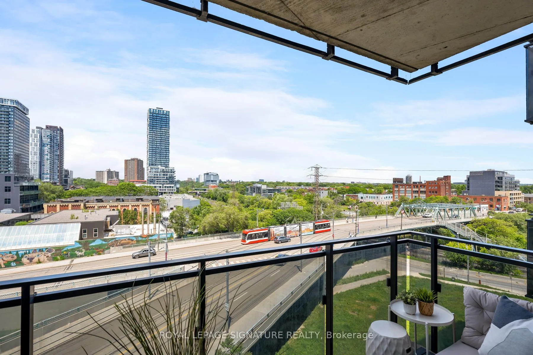Photo 6 of Unit 601, 51 Trolley Crescent, Toronto, Moss Park — HOMEH