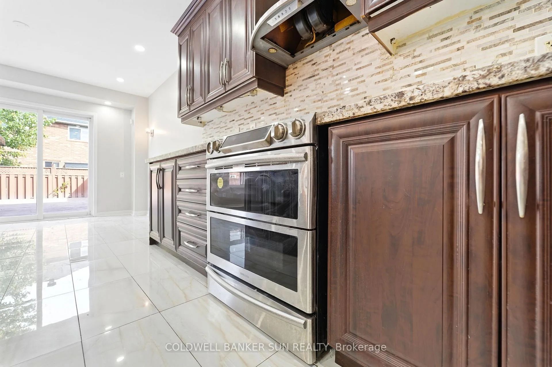 Photo 9 of 67 Tufton Crescent, Brampton, Fletcher's Meadow — HOMEH