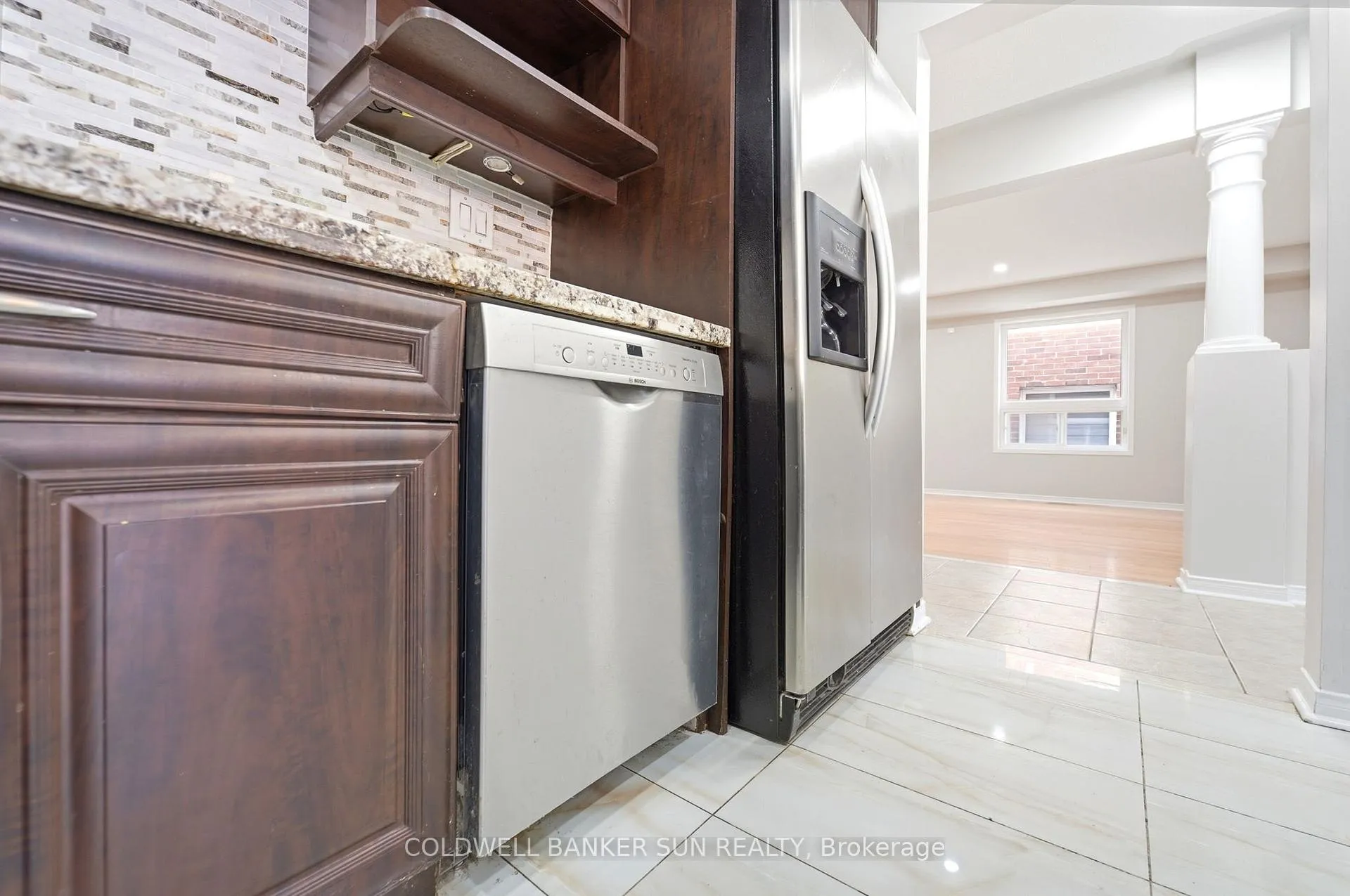Photo 10 of 67 Tufton Crescent, Brampton, Fletcher's Meadow — HOMEH