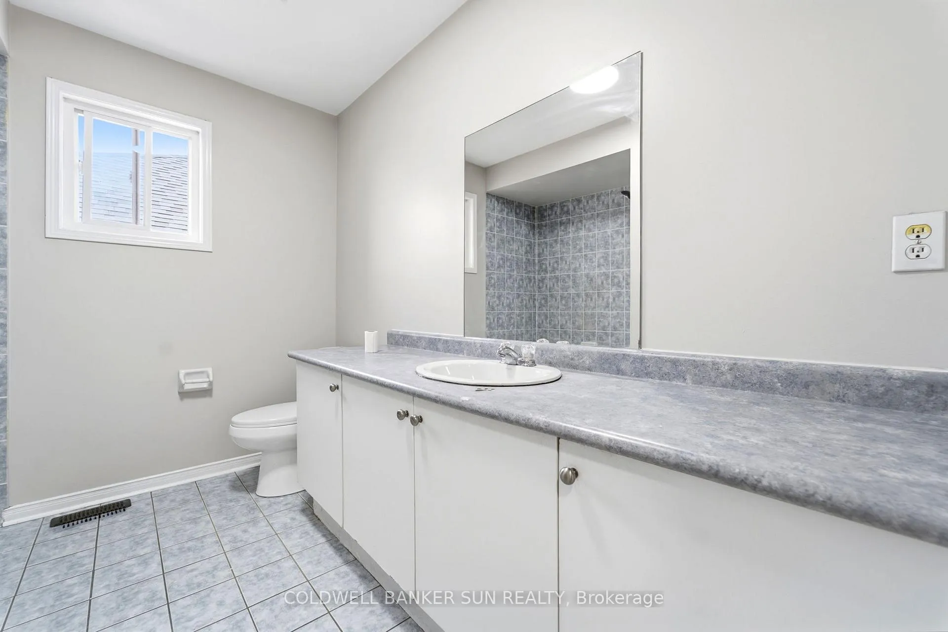 Photo 24 of 67 Tufton Crescent, Brampton, Fletcher's Meadow — HOMEH