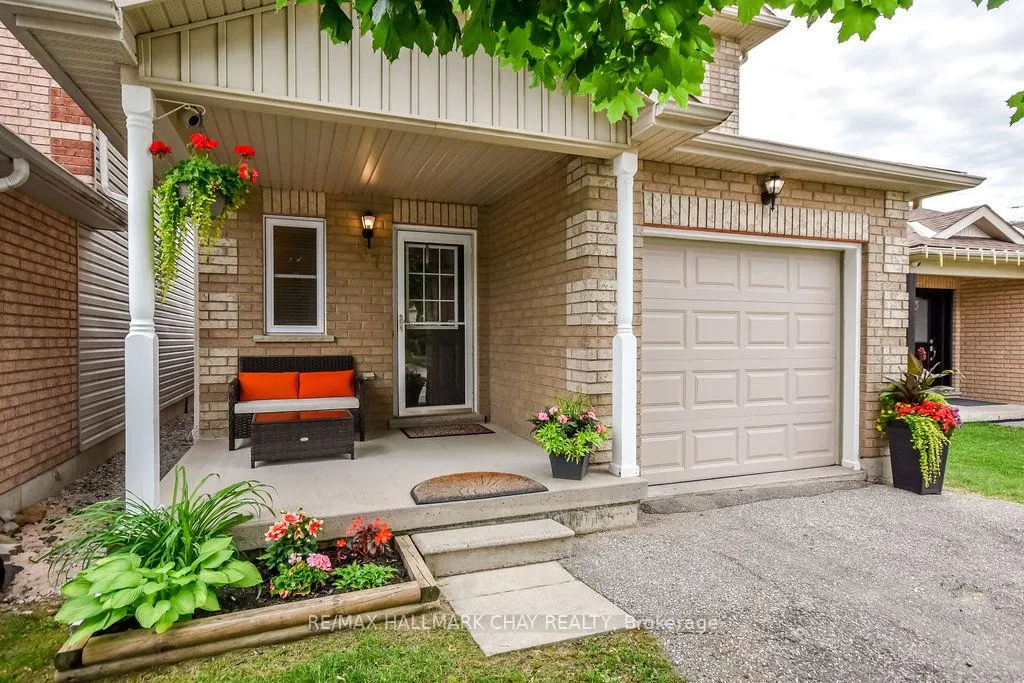Photo 2 of 37 Julia Crescent, Orillia — HOMEH