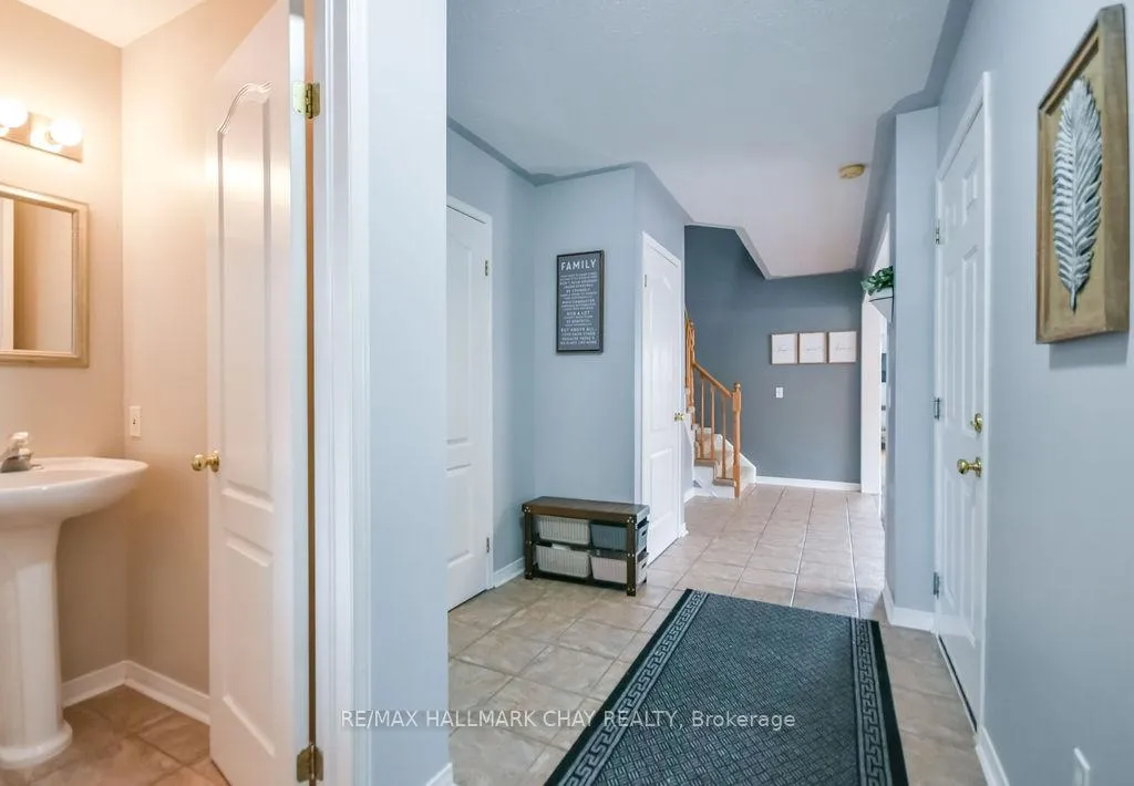 Photo 3 of 37 Julia Crescent, Orillia — HOMEH