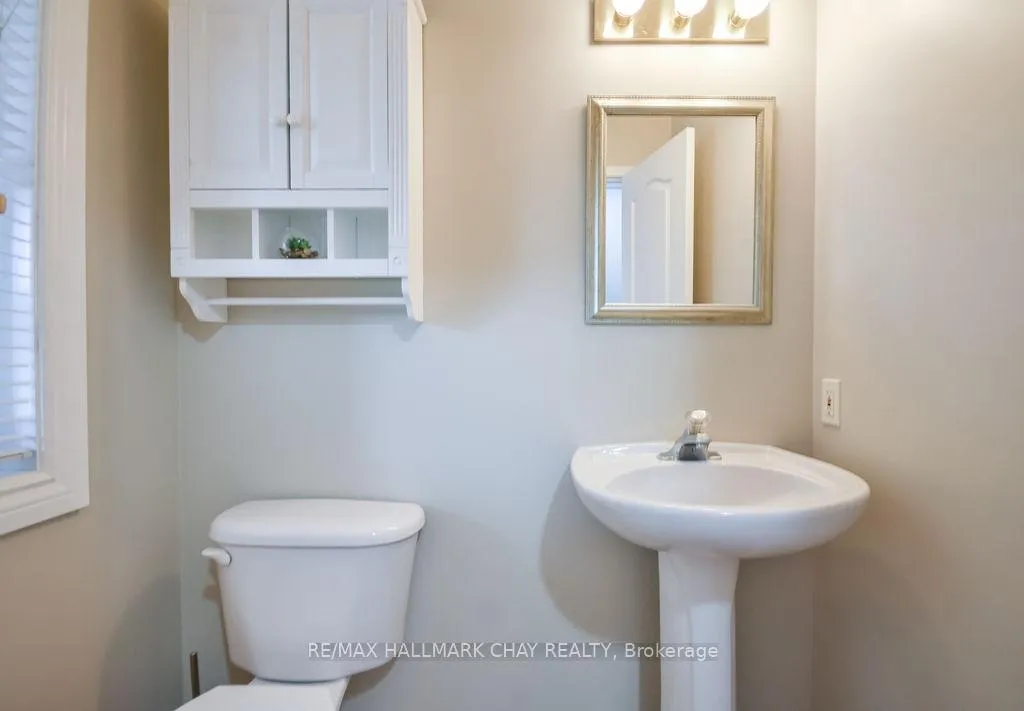 Photo 4 of 37 Julia Crescent, Orillia — HOMEH