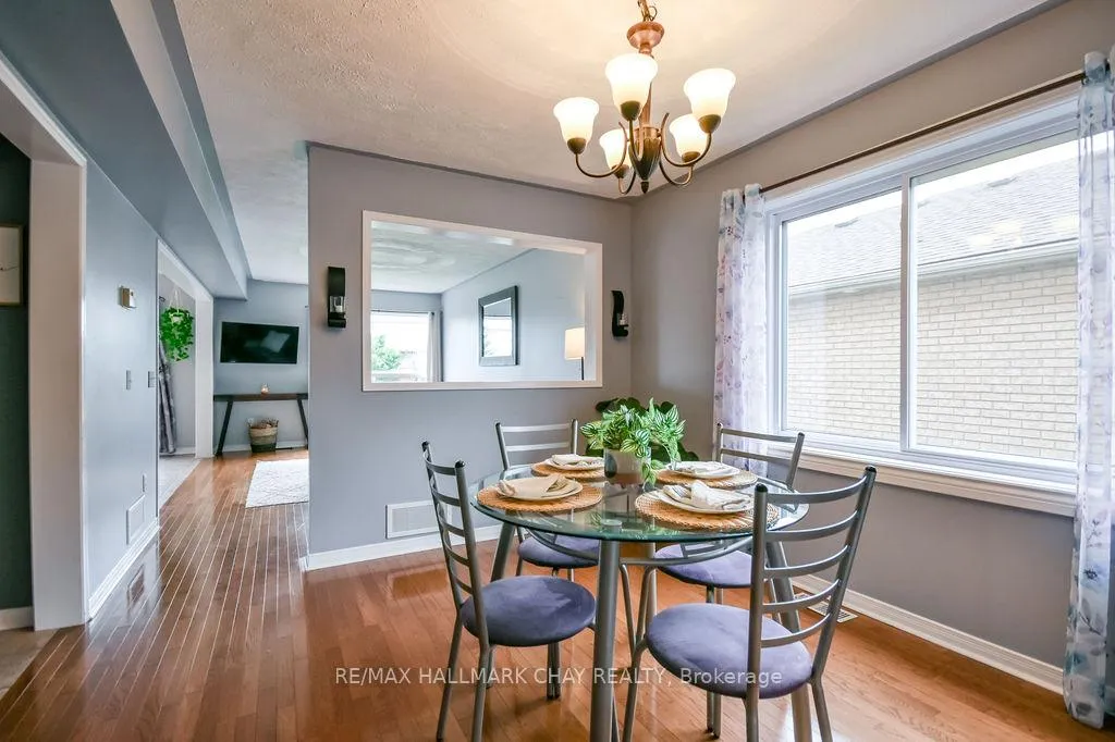 Photo 5 of 37 Julia Crescent, Orillia — HOMEH