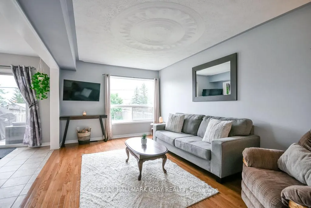 Photo 7 of 37 Julia Crescent, Orillia — HOMEH