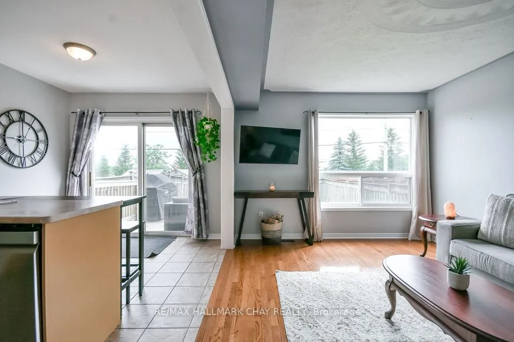 Photo 8 of 37 Julia Crescent, Orillia — HOMEH