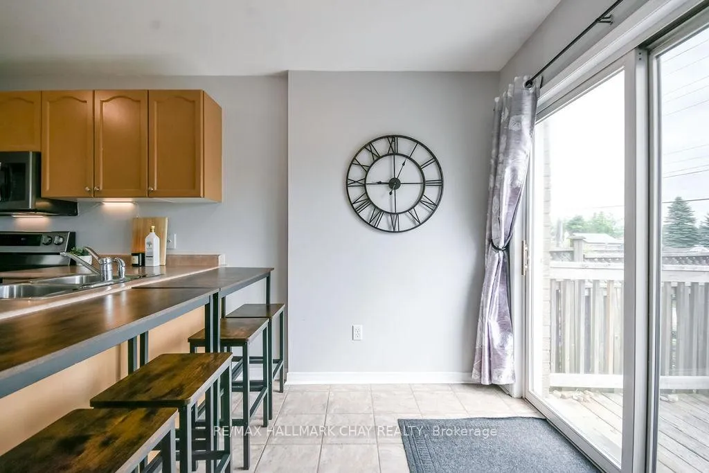 Photo 10 of 37 Julia Crescent, Orillia — HOMEH