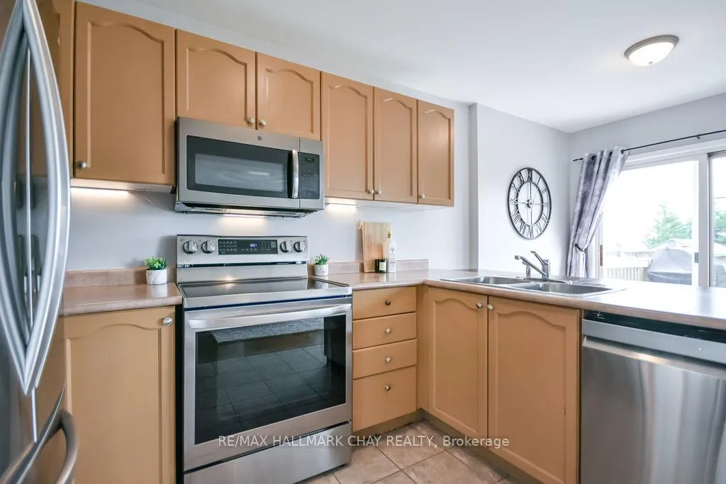 Photo 11 of 37 Julia Crescent, Orillia — HOMEH