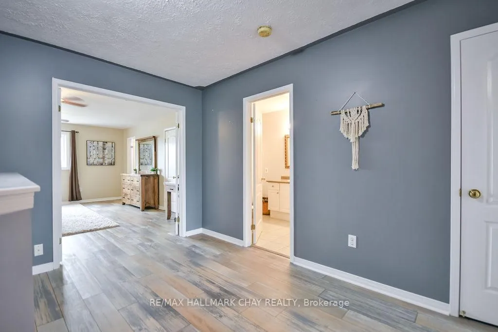Photo 12 of 37 Julia Crescent, Orillia — HOMEH