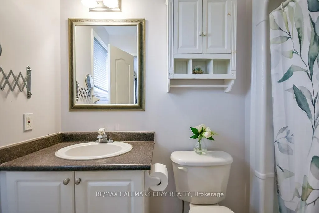 Photo 15 of 37 Julia Crescent, Orillia — HOMEH