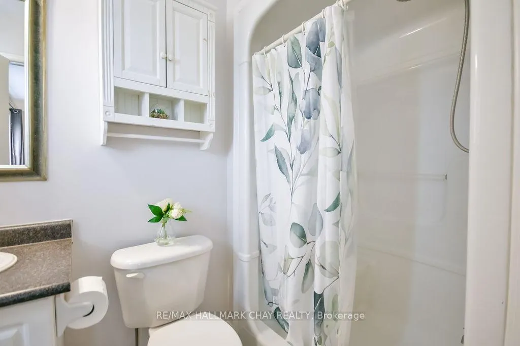 Photo 16 of 37 Julia Crescent, Orillia — HOMEH