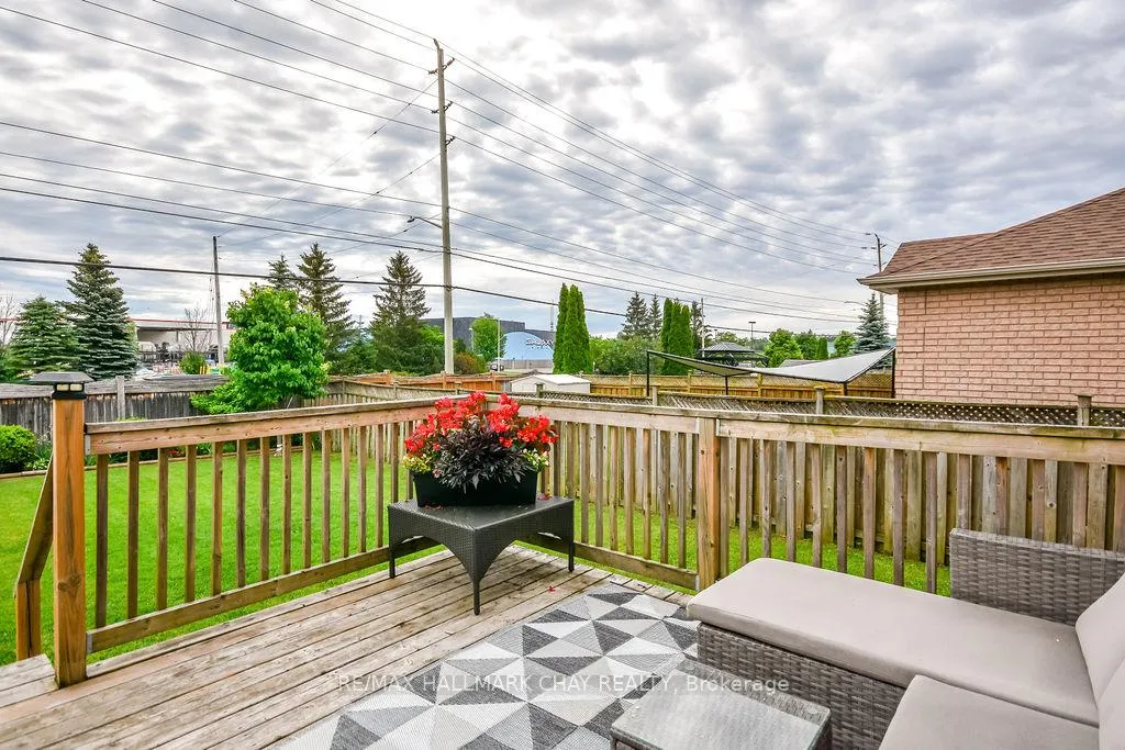 Photo 31 of 37 Julia Crescent, Orillia — HOMEH