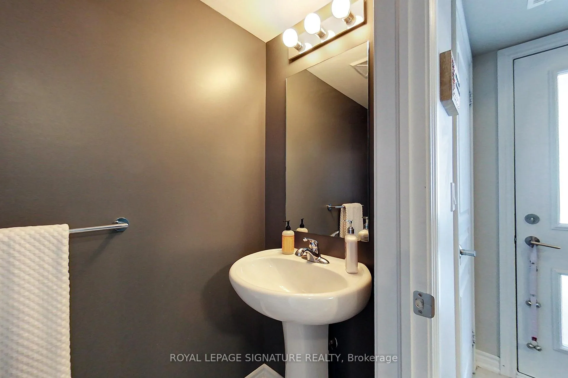 Photo 18 of Unit 304, 7 Anchorage Crescent, Collingwood — HOMEH