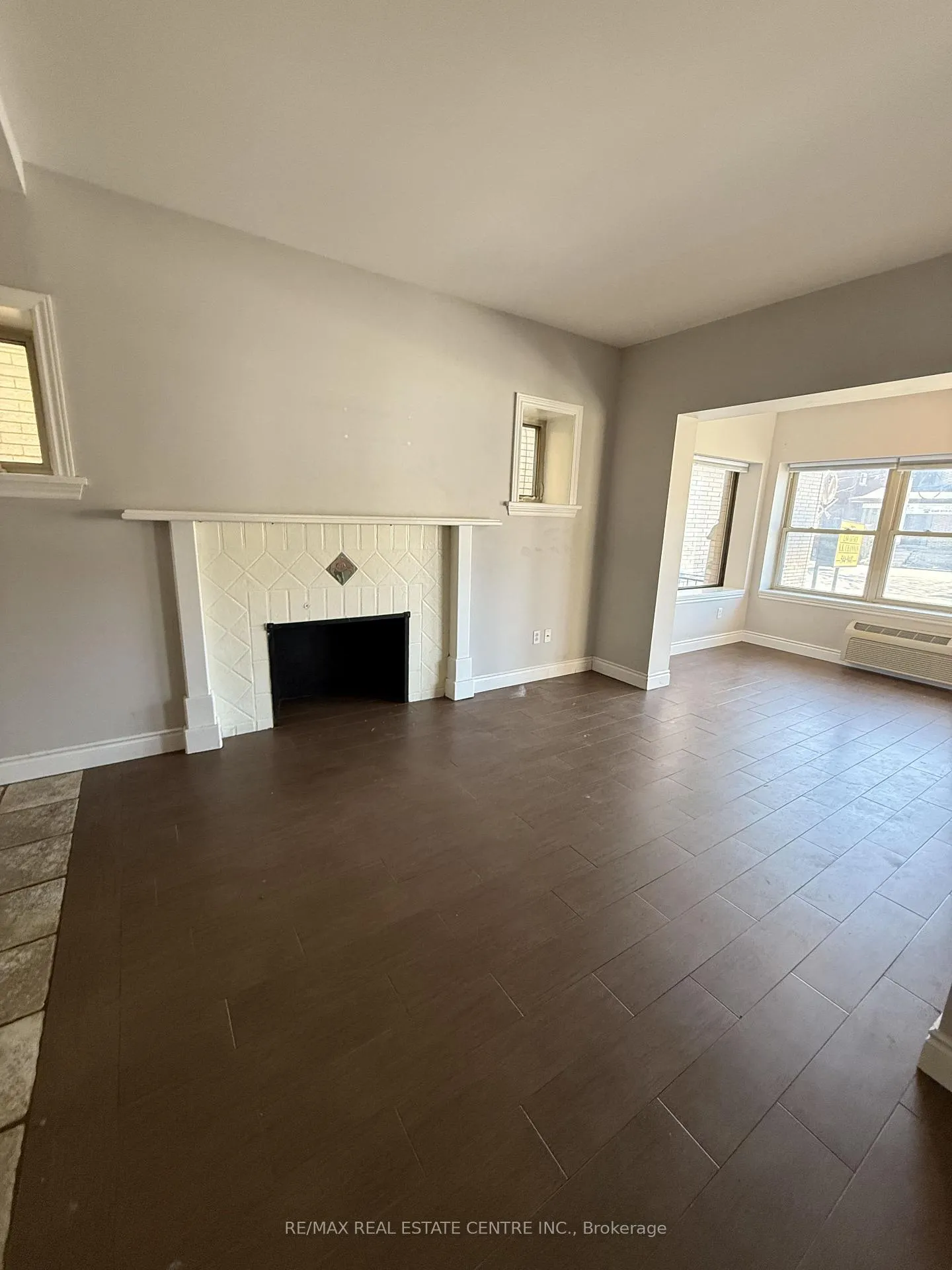 Photo 3 of 947 Main Street E, Hamilton, Stipley — HOMEH