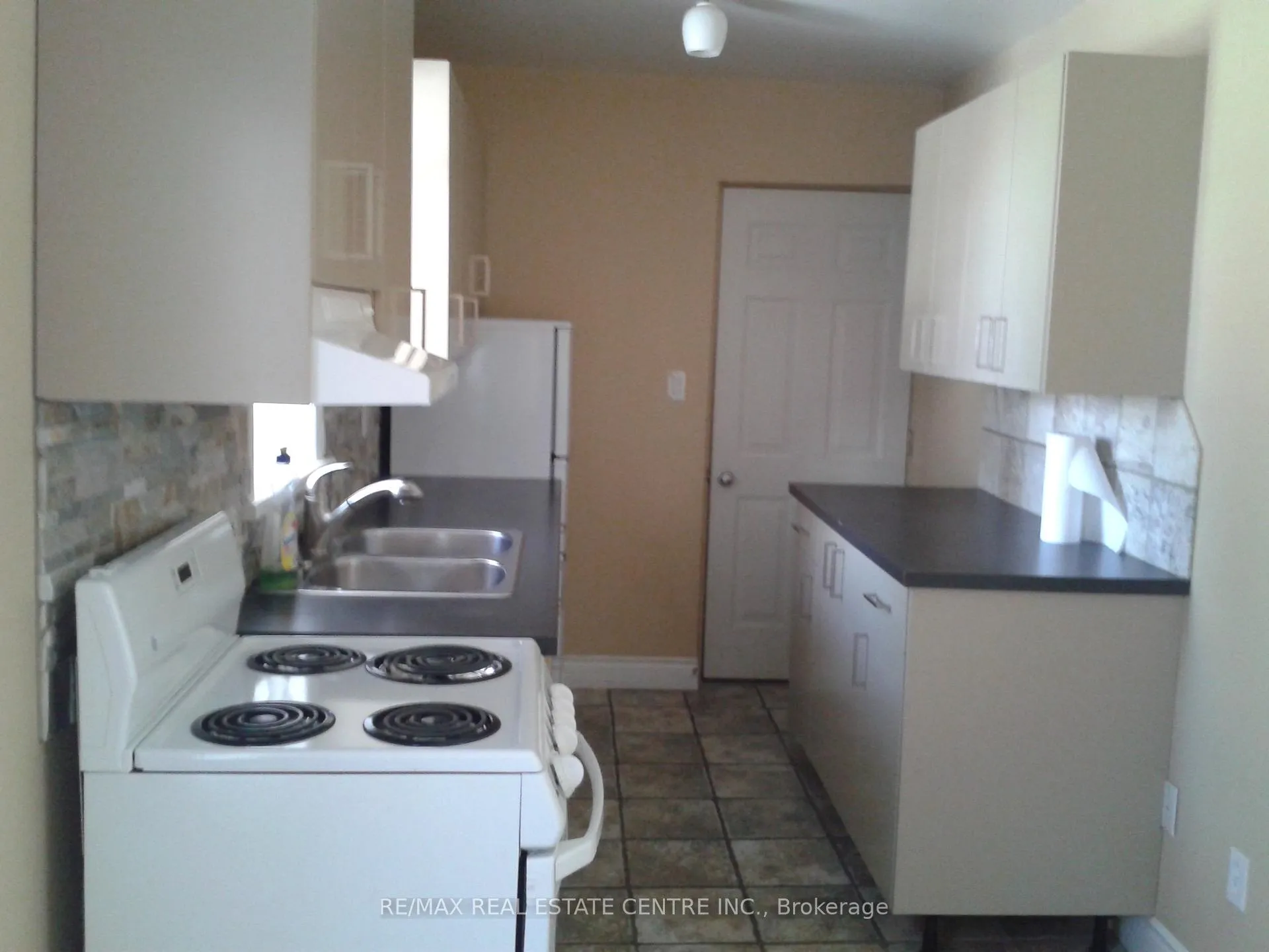 Photo 12 of 947 Main Street E, Hamilton, Stipley — HOMEH