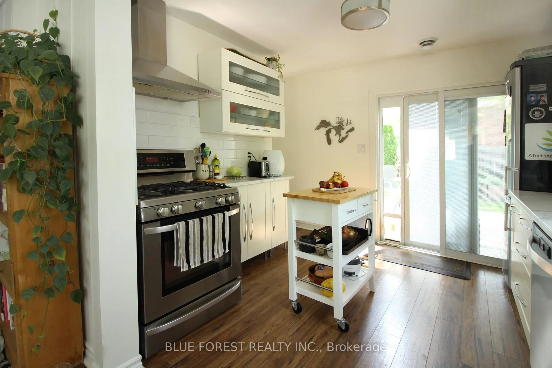 Photo 4 of 2008 Olive Street, Sarnia — HOMEH
