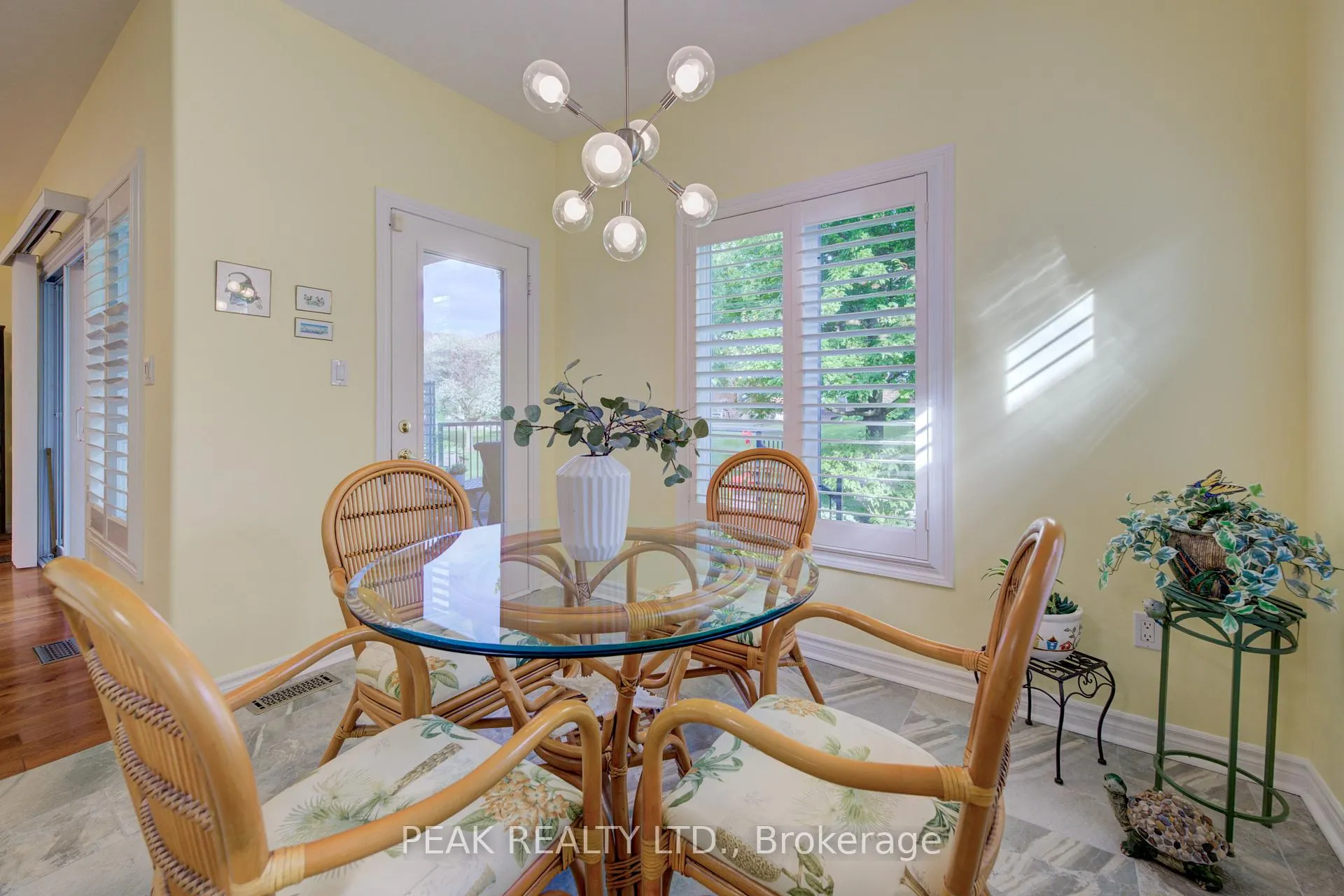 Photo 17 of 14 Stonecroft Way, Wilmot — HOMEH