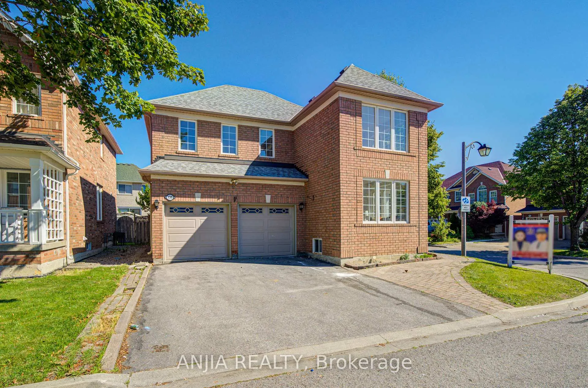 Photo 1 of 136 Winston Castle Drive, Markham, Rural Markham — HOMEH