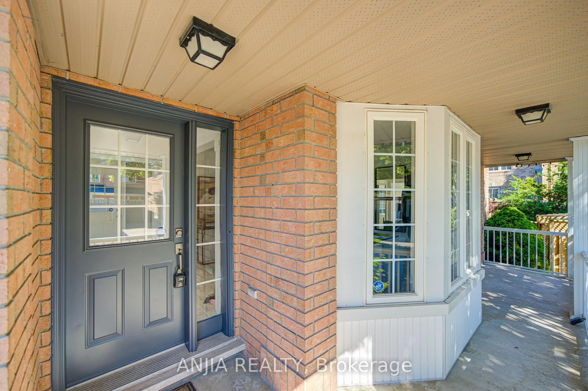 Photo 3 of 136 Winston Castle Drive, Markham, Rural Markham — HOMEH