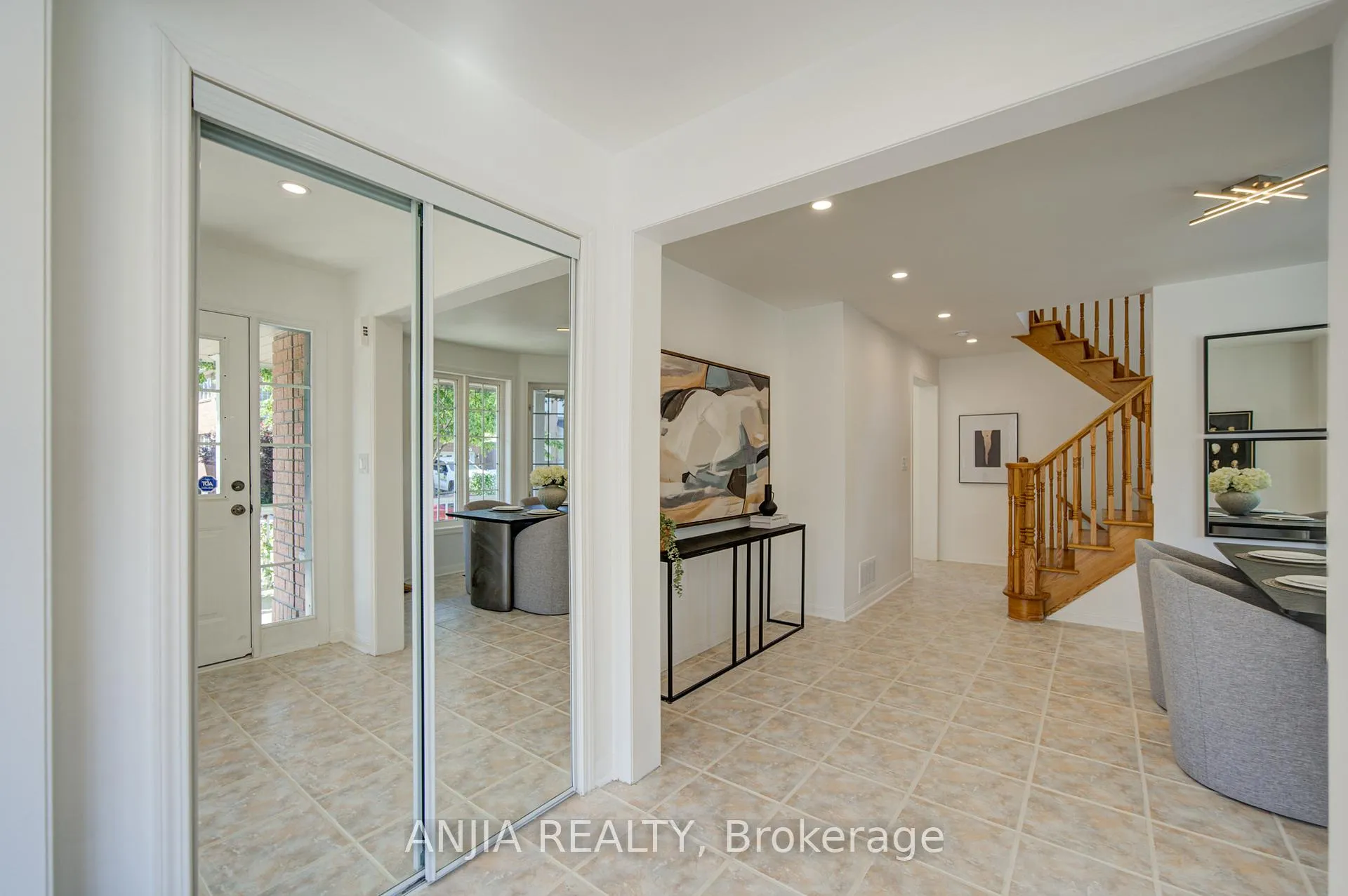 Photo 5 of 136 Winston Castle Drive, Markham, Rural Markham — HOMEH